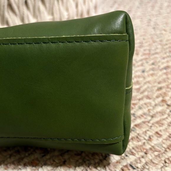 Portland Leather Goods Large Pine Eclipse Crossbody Bag - Picture 4 of 11